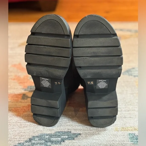 In EUC - Lined, Lug Sole Steve Madden Boots - Picture 7 of 9